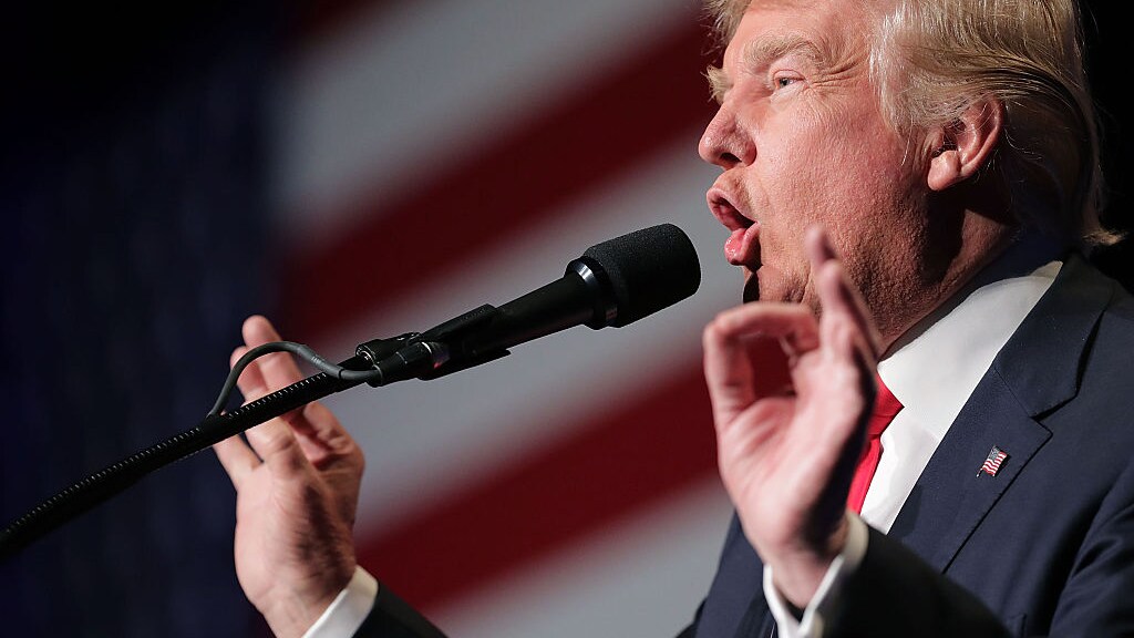 Donald Trump durante il comizio elettorale a Reno, Nevada