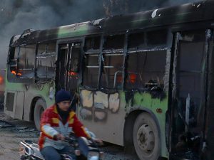 Aleppo: i bus in fiamme.