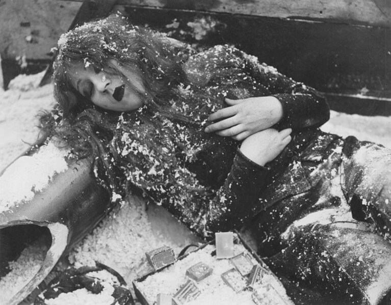 Catherine Hessling ne "La piccola fiammiferaia" di Jean Renoir (1928)