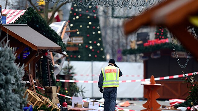 Berlino, il giorno dopo l'attentato al mercatino di Natale