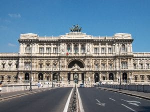 La facciata della Corte di Cassazione di Roma