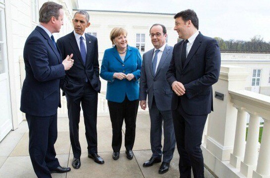 Nella foto David Cameron, dimessosi dopo la vittoria della Brexit, Barack Obama, ex presidente Usa, Angela Merkel, cancelliera tedesca in lizza per il quarto mandato consecutivo, François Hollande, presidente francese uscente, e Matteo Renzi, da ieri sera dimissionario capo del governo italiano.