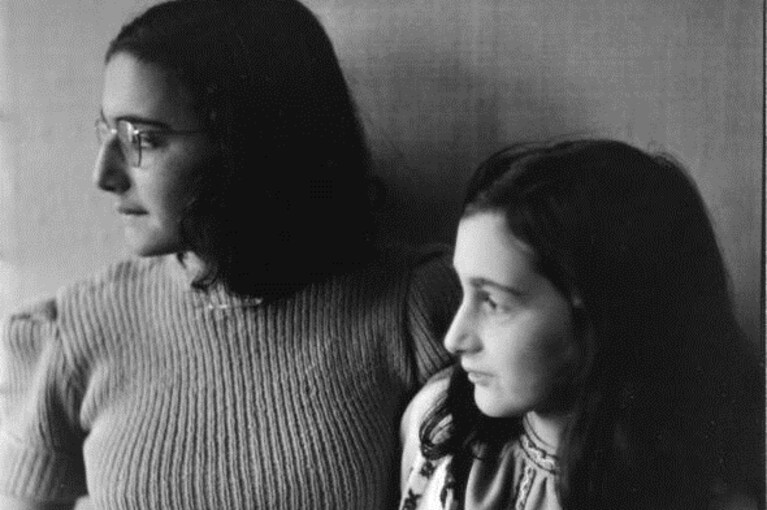 Una fotografia di Anna con sua sorella, Margot