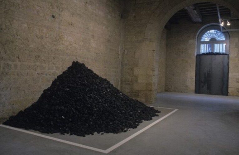 Jannis Kounellis al Centre Pompidou, nel 1987