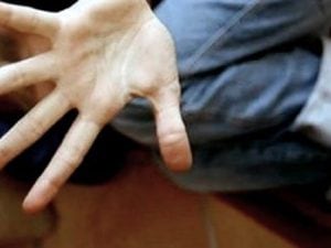 Drogava Ragazzi Minorenni Per Abusarne Arrestato Pastore Evangelico