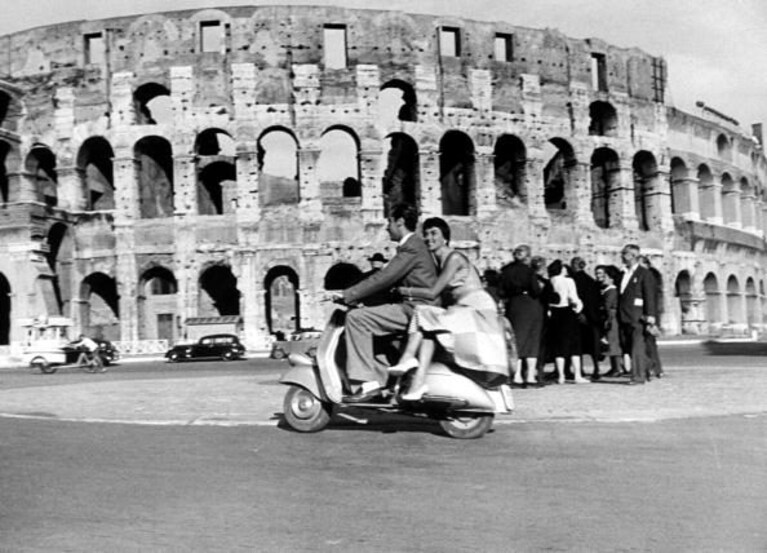Il Colosseo in una fotografia del 1952