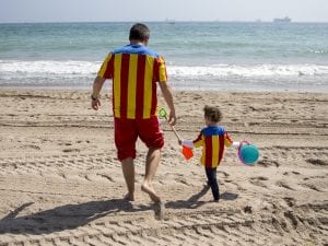 Padre e figlio al mare