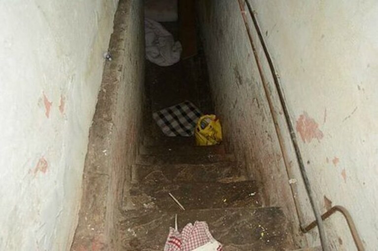 Immagine della cantina in cui è stato rinchiuso il pensionato (Liverpool Echo).