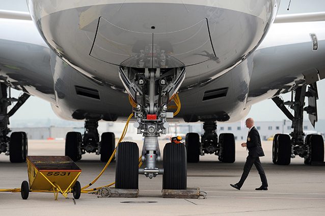 Veivolo fermo all'aeroporto do Stoccarda (Getty).