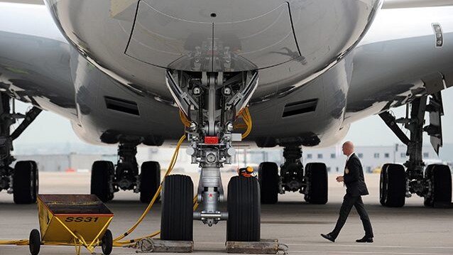 Veivolo fermo all'aeroporto do Stoccarda (Getty).