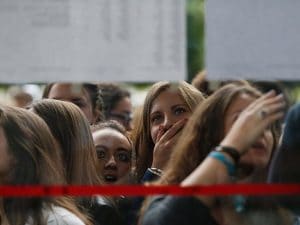 Studenti scoprono i voti dell'esame di Maturità (Getty).