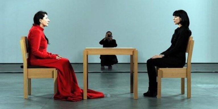 Marina Abramović in "The Artist is present" al MoMa di New York nel 2010
