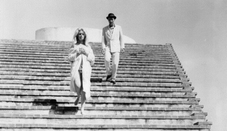 Brigitte Bardot e Michel Piccoli in una scena di "Le Mépris" ambientate a Villa Malaparte