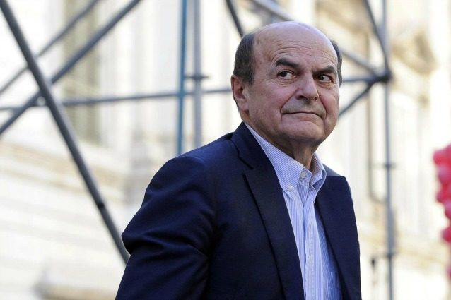 Bersani attacca: “C’è ancora qualcuno che può credere a quello che dice Renzi?”