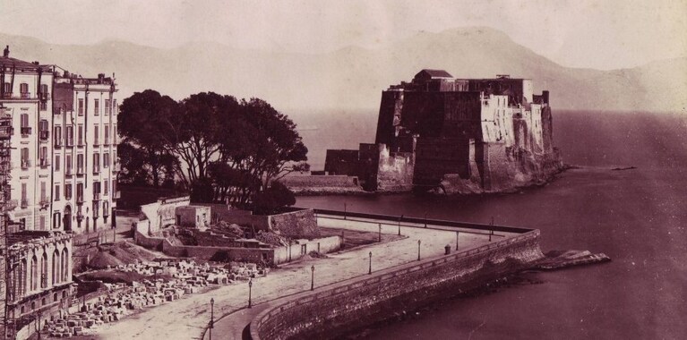 Castel dell'Ovo in una foto del primo Novecento