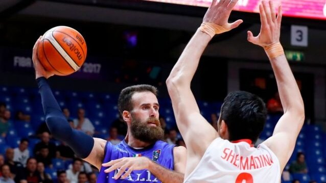 Il capitano azzurro Gigi Datome contro Shermadini @Getty Images