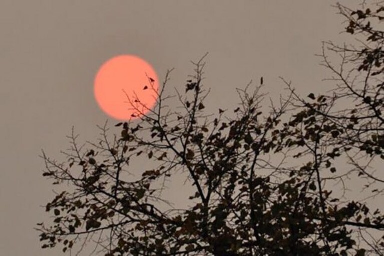 Il fenomeno del "sole rosso" a Bristol (Getty).