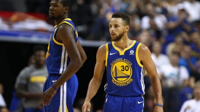 Curry e Durant in maglia Warriors in precampionato a Pechino @Getty Images