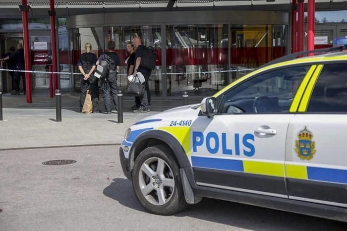 Intervento della polizia in Svezia (Twitter).