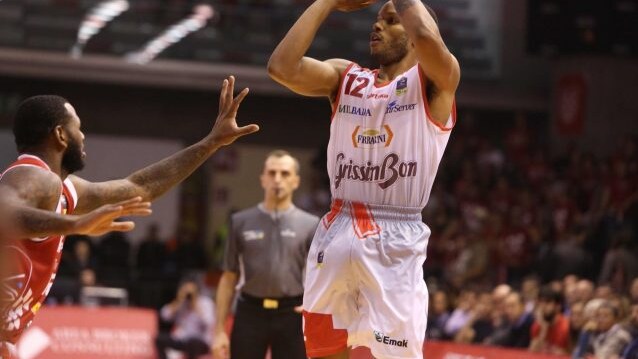 Wright al tiro contro Pistoia @PallacanestroReggiana