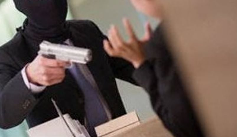 Cambiavano la targa dell'auto in Italia per fare rapine in Svizzera, arrestati 6 ricercati internazionali