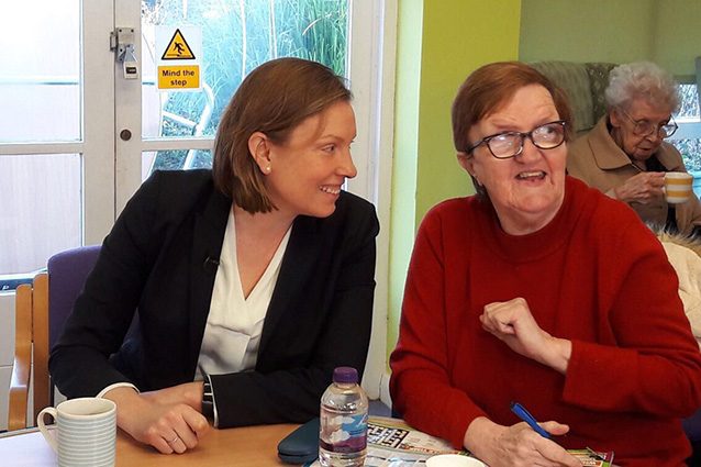 Sulla sinistra Tracey Crouch, ministro per la Solitudine (Twitter).