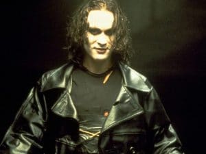 Brandon Lee nei panni de "Il Corvo", film che gli costò la vita.