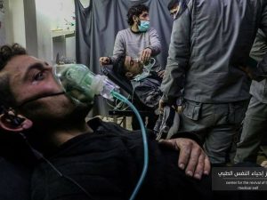 Alcuni dei pazienti ricoverati con un’intossicazione da gas cloro (Union of Medical Care and Relief Organizations)