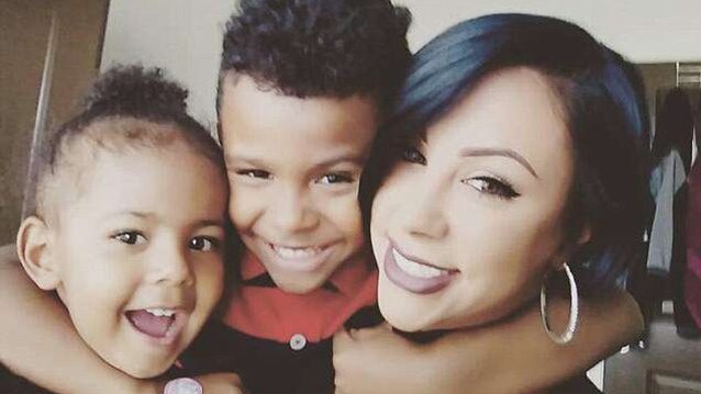 Christina Treadway e i suoi due figli (Facebook).