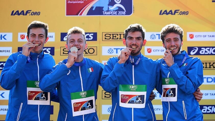 La staffetta azzurra 4x400 (fonte fidal.it) fa festa per l'oro