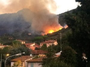 l’incendio minaccia Lugnano