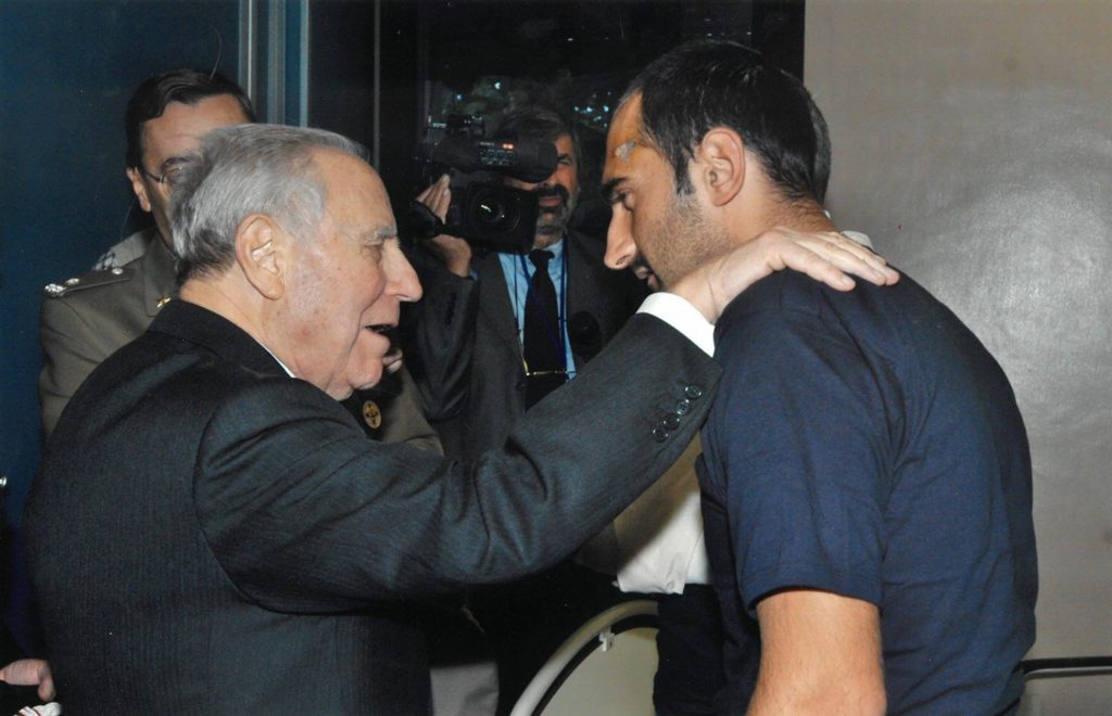 La visita del presidente della Repubblica, Carlo Azeglio Ciampi, al sottufficiale dei carabinieri (Riccardo Saccotelli)