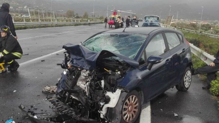 Una delle auto coinvolte nell'incidente.
