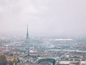 Torino avvolta dalla nebbia (Twitter).