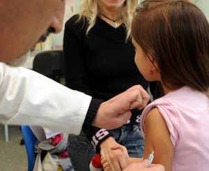 Il via libera al vaccino per i bimbi tra 0 e 5 anni potrebbe arrivare entro Pasqua, dice Palù