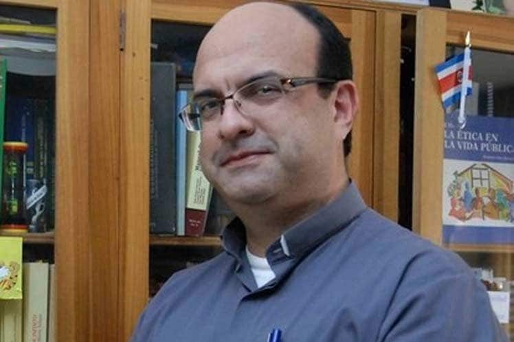 Mauricio Víquez Lizano, il sacerdote accusato di aver violentato 9 chierichetti