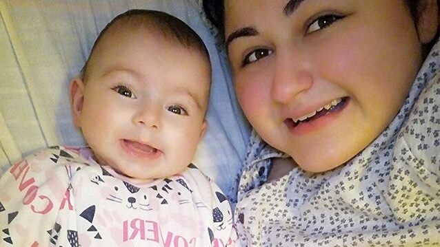 La piccola Anna con la mamma Agata.