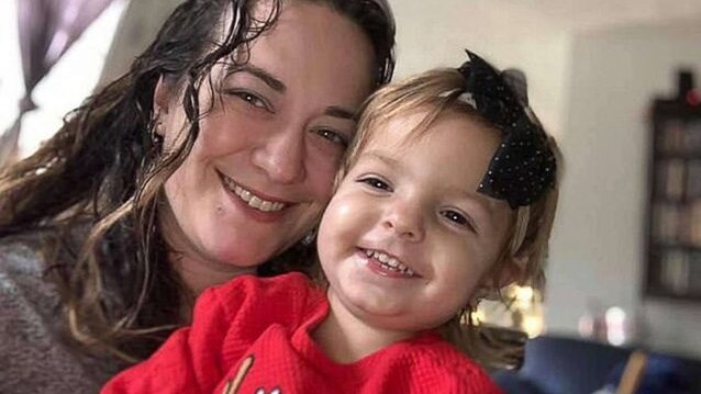 Kenny e la sua mamma Meagan (GoFundMe).