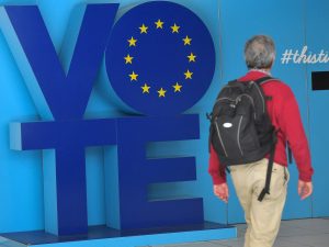 Eurobarometro: il 70% degli italiani andrà a votare alle europee. Più della metà boccia il governo Meloni