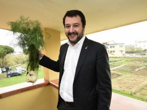 Matteo Salvini in visita a Varcaturo, nei terreni sequestrati alla camorra