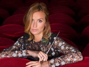 Beatrice Venezi fuori dalla Fenice: “Decisione da chiarire, sono stata diffamata per mesi”