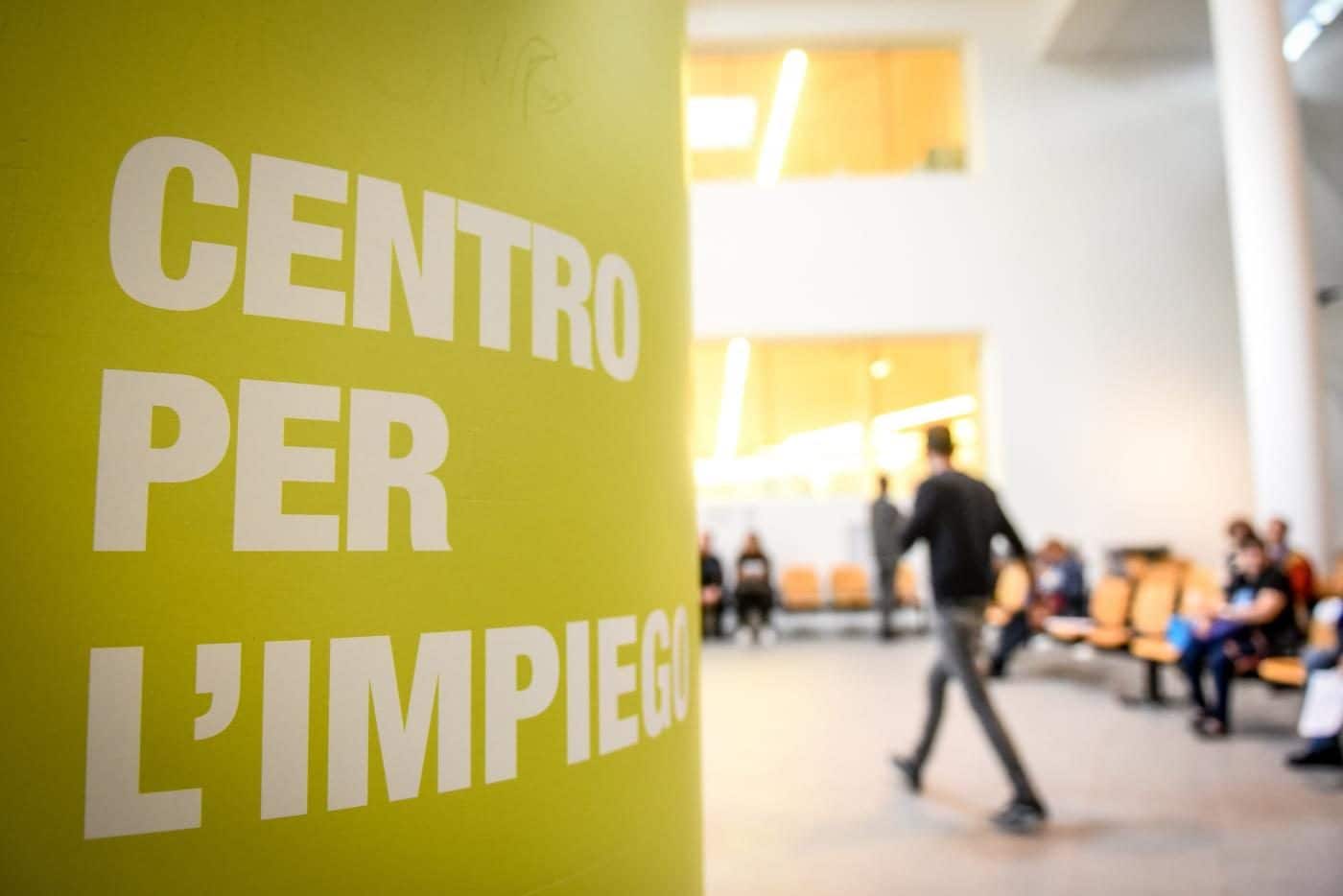 Come Lavorare Al Centro Per L'impiego Ai centri per l'impiego mancano 7mila operatori che le Regioni dovevano