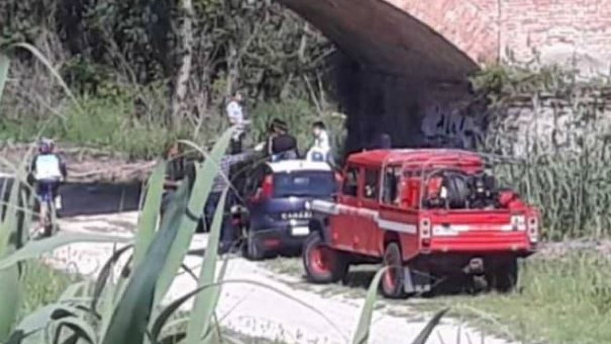 Cattolica: si tuffa nel fiume per salvare i suoi due cani ma muore annegato
