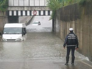 Sottopasso bloccato dalla pioggia a Cervia (Twitter).