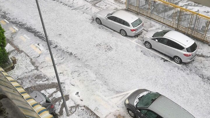 Grandinata a Bolzano (Facebook).