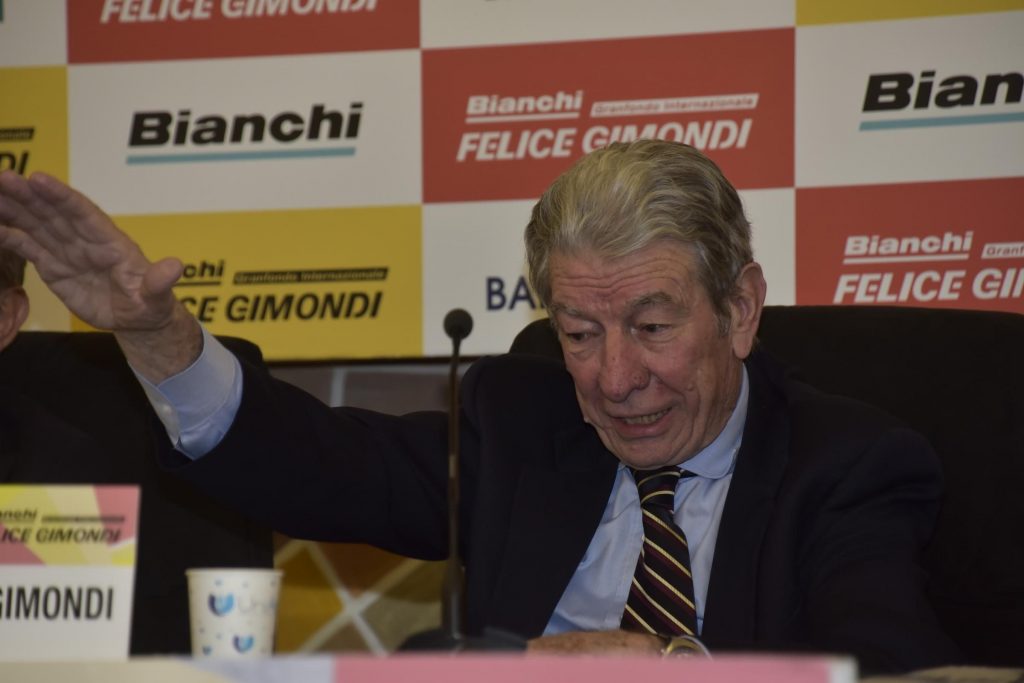 Gimondi è uno 7 ciclisti ad aver vinto tutte e tre le grandi corse a tappe.