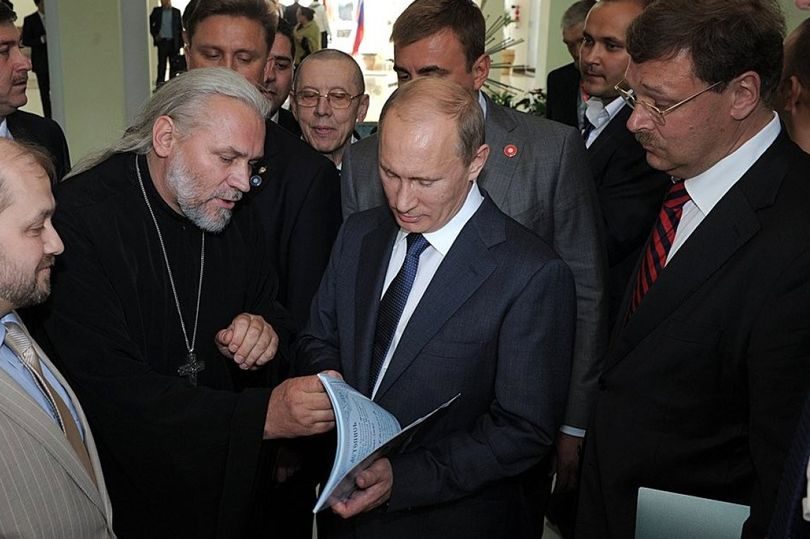 Nikolai Stremsky e il presidente russo Putin durante l’inaugurazione del Centro russo per la scienza e la cultura a Betlemme, in Cisgiordania (Kremlin.ru)