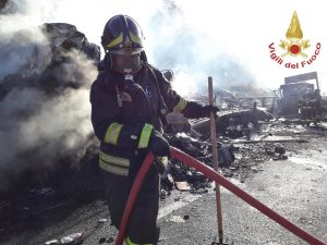 Incidente Bardonecchia, fiamme dopo scontro tra tir: camionista morto carbonizzato