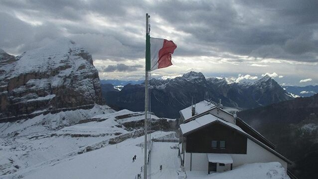 Montagne innevate in Veneto (Twitter).