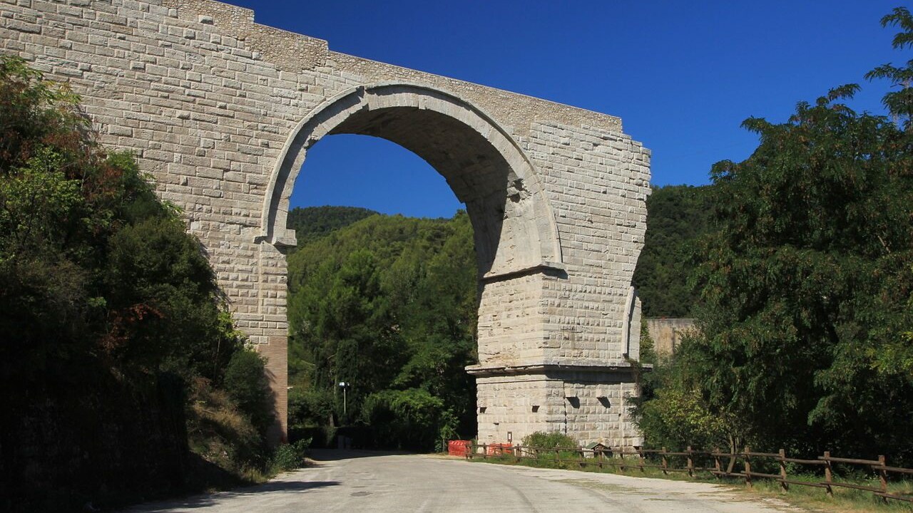 Ponte d'Augusto a Narni (Wikipedia).